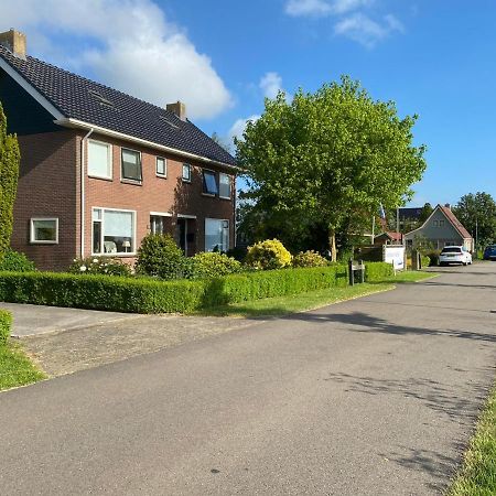 Huis Bij Het Water Met Sloepje Jutrijp Esterno foto