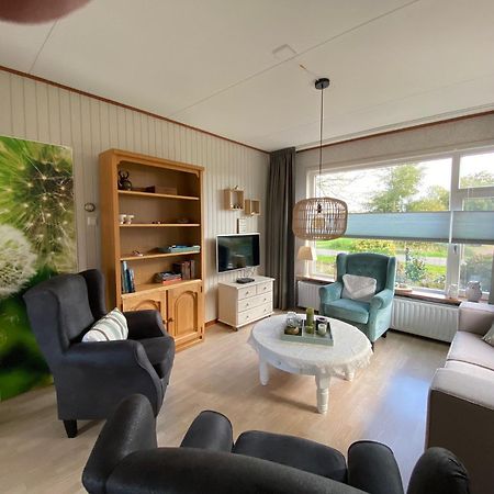 Huis Bij Het Water Met Sloepje Jutrijp Esterno foto