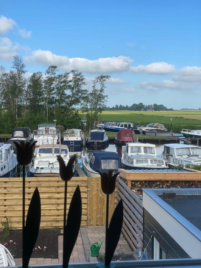 Huis Bij Het Water Met Sloepje Jutrijp Esterno foto