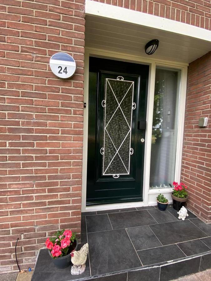 Huis Bij Het Water Met Sloepje Jutrijp Esterno foto
