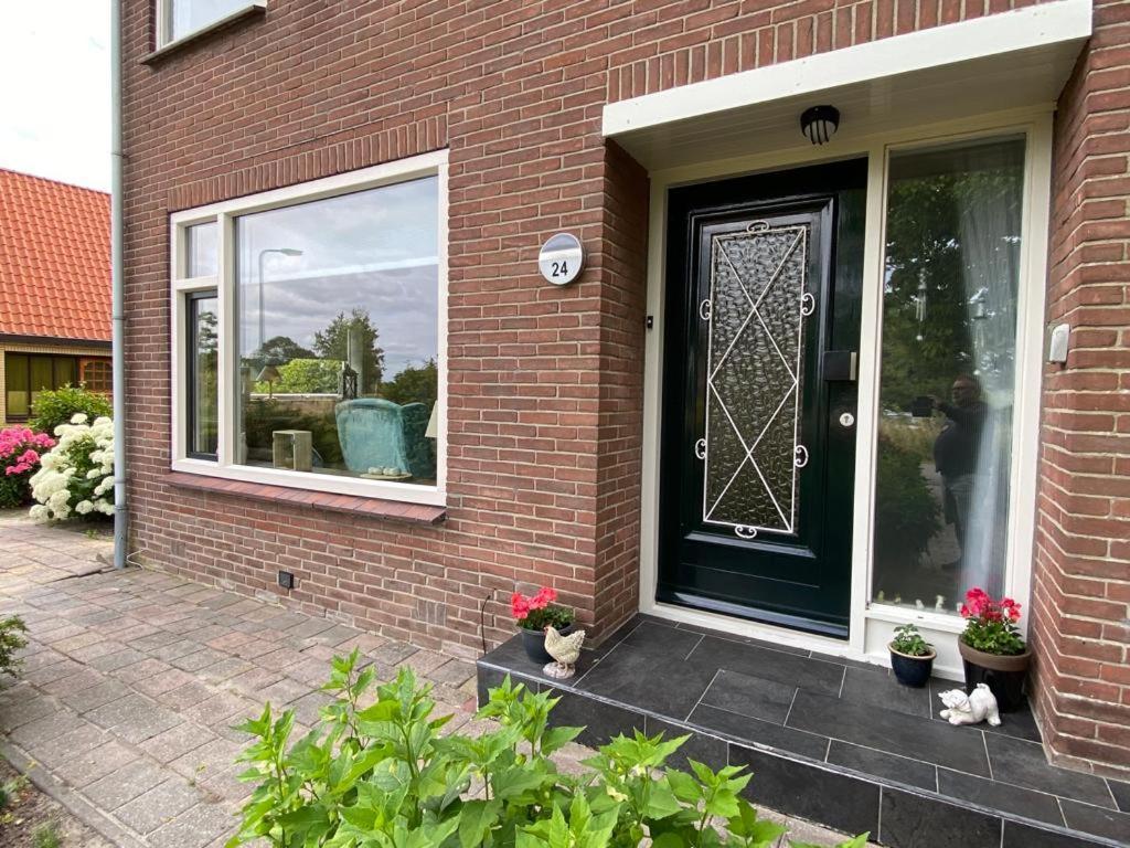 Huis Bij Het Water Met Sloepje Jutrijp Esterno foto