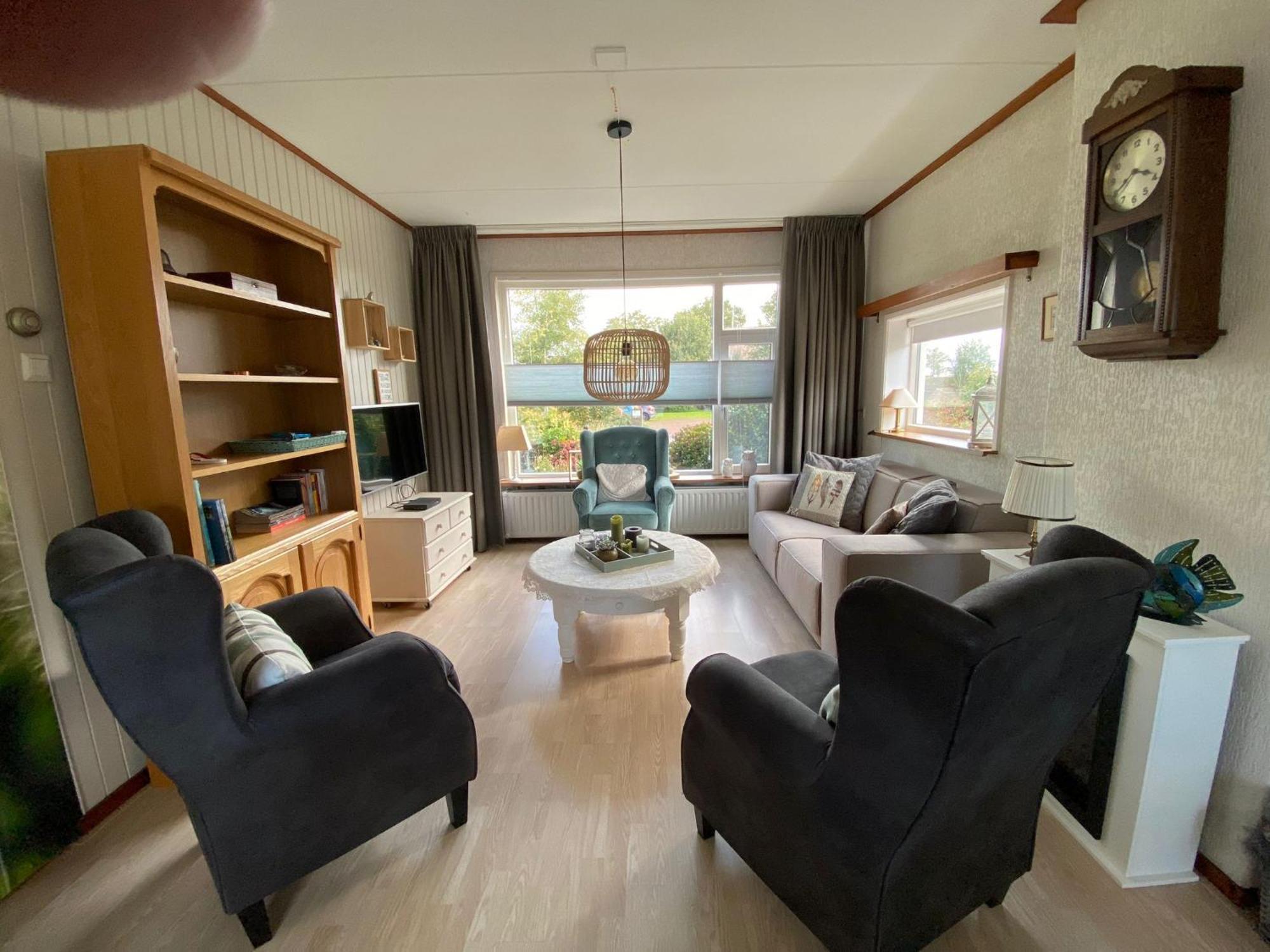 Huis Bij Het Water Met Sloepje Jutrijp Esterno foto