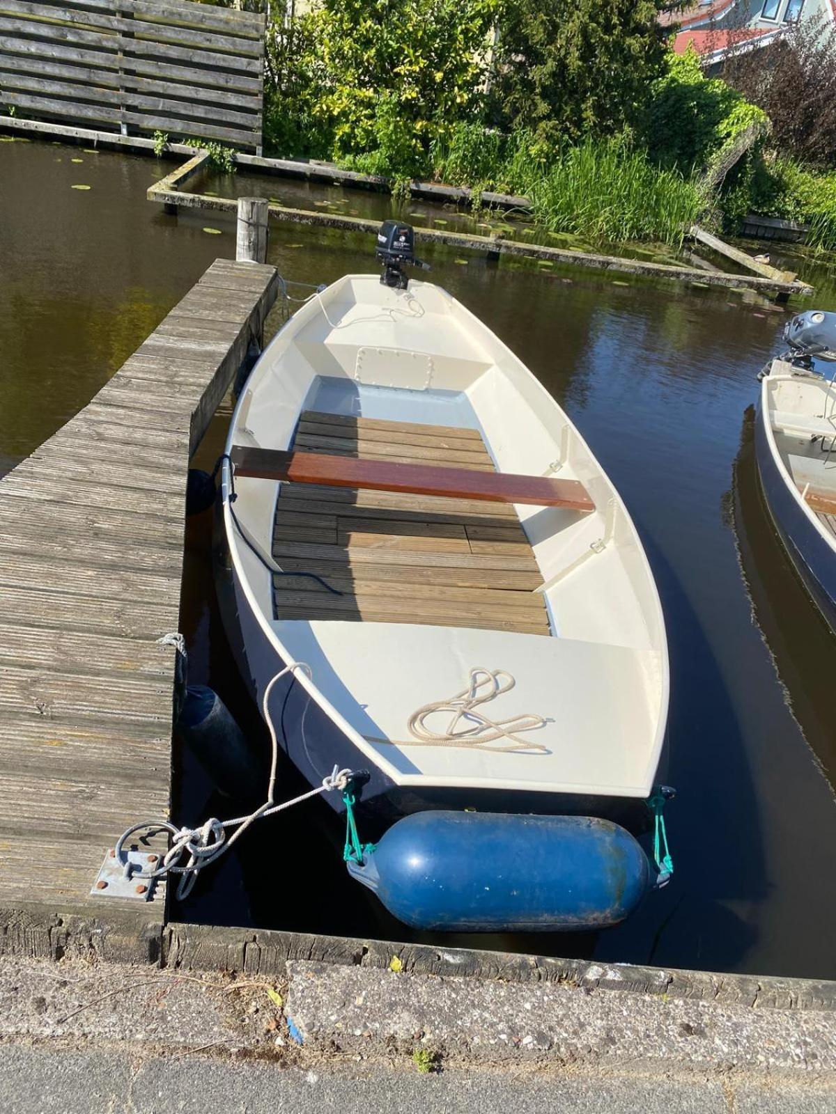 Huis Bij Het Water Met Sloepje Jutrijp Esterno foto